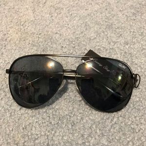 Quay Vivienne Sunglasses in Black/Smoke